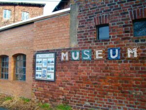 Der KunstBUS macht Station am Museum